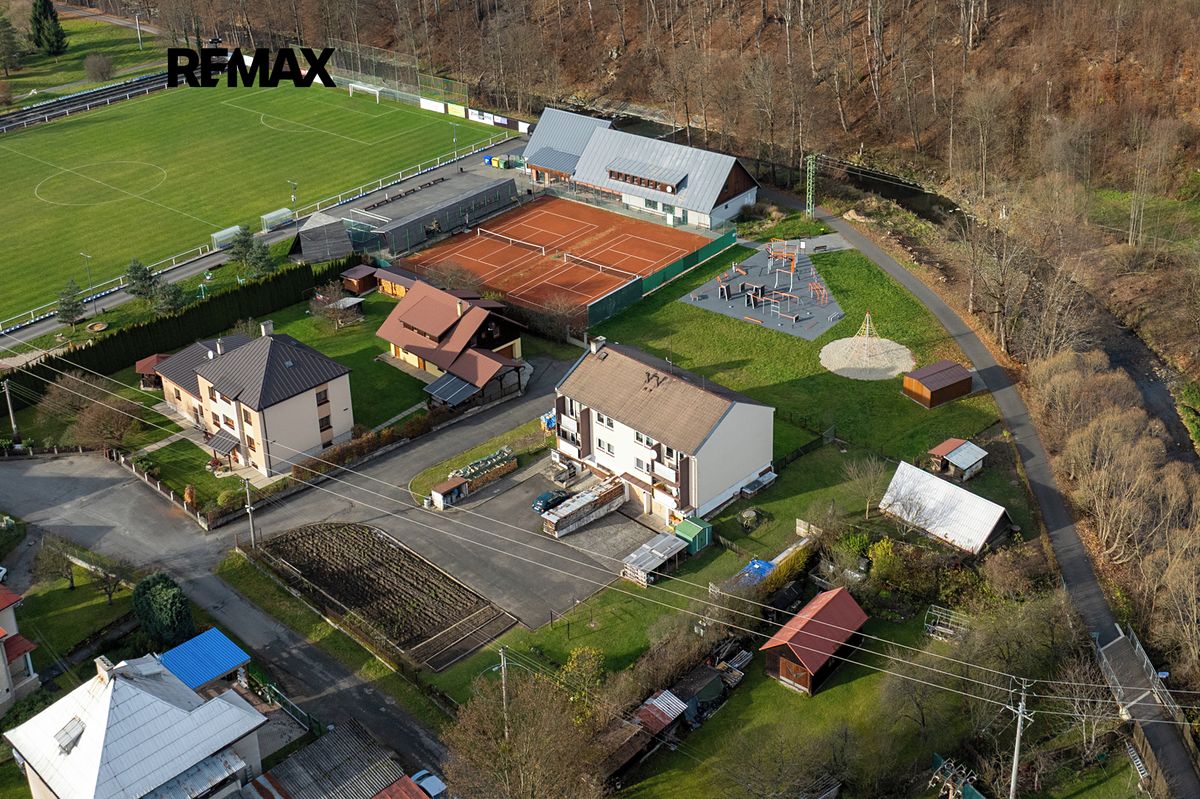 Prodej rodinného domu 366 m², pozemek 2052 m²