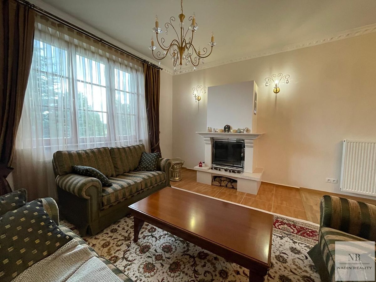 Prodej rodinného domu 372 m², pozemek 741 m² – fotografie 2