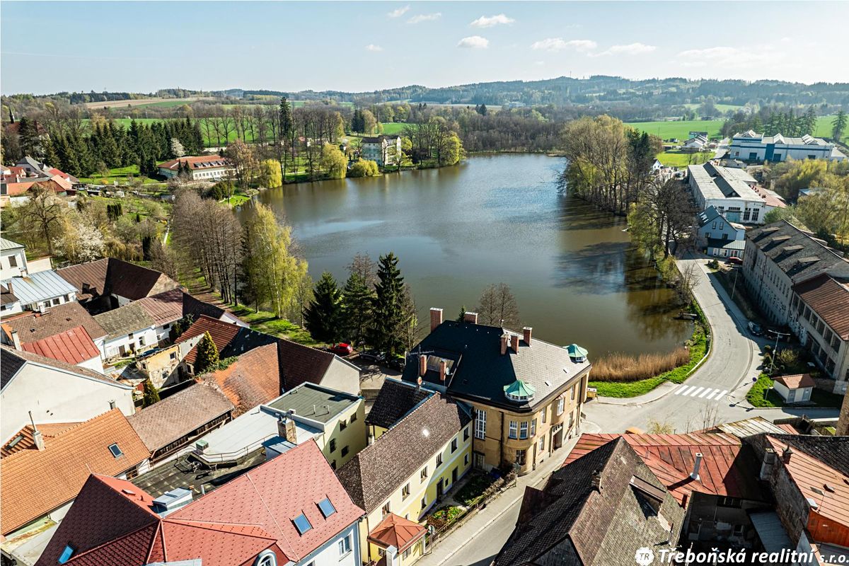 Prodej rodinného domu 980 m², pozemek 287 m² – fotografie 2