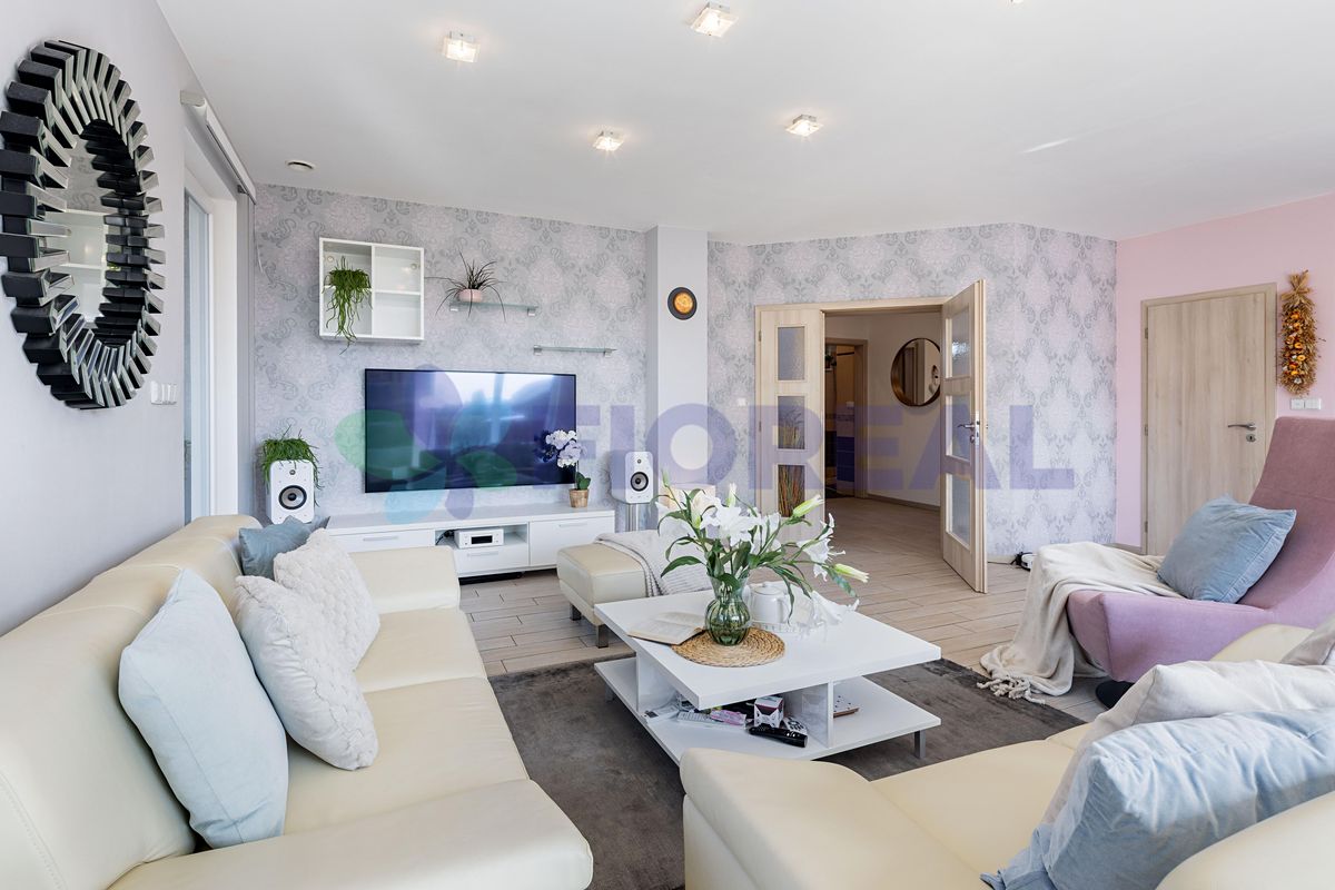Prodej rodinného domu 202 m², pozemek 1000 m² – fotografie 2