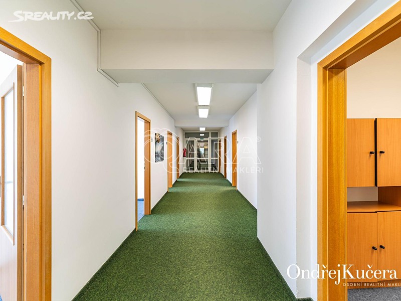 Pronájem kanceláře 191 m² – pohled 4