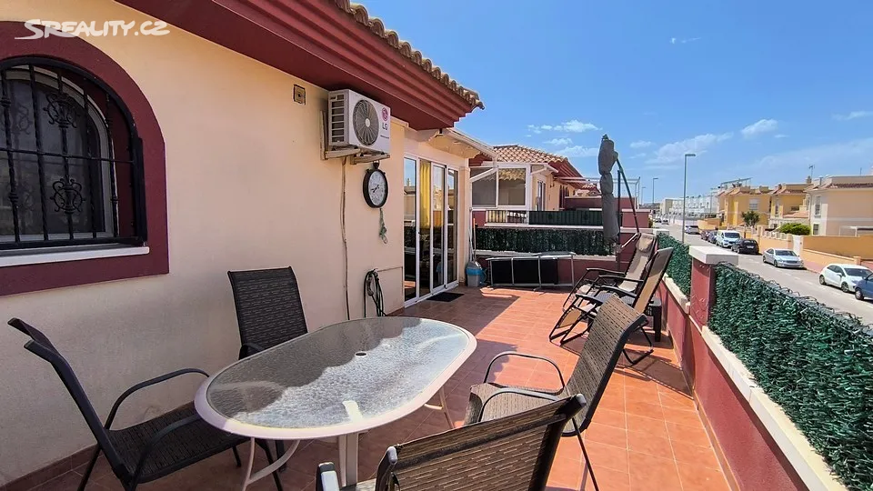Prodej vily 102 m², pozemek 180 m² - Widok 2