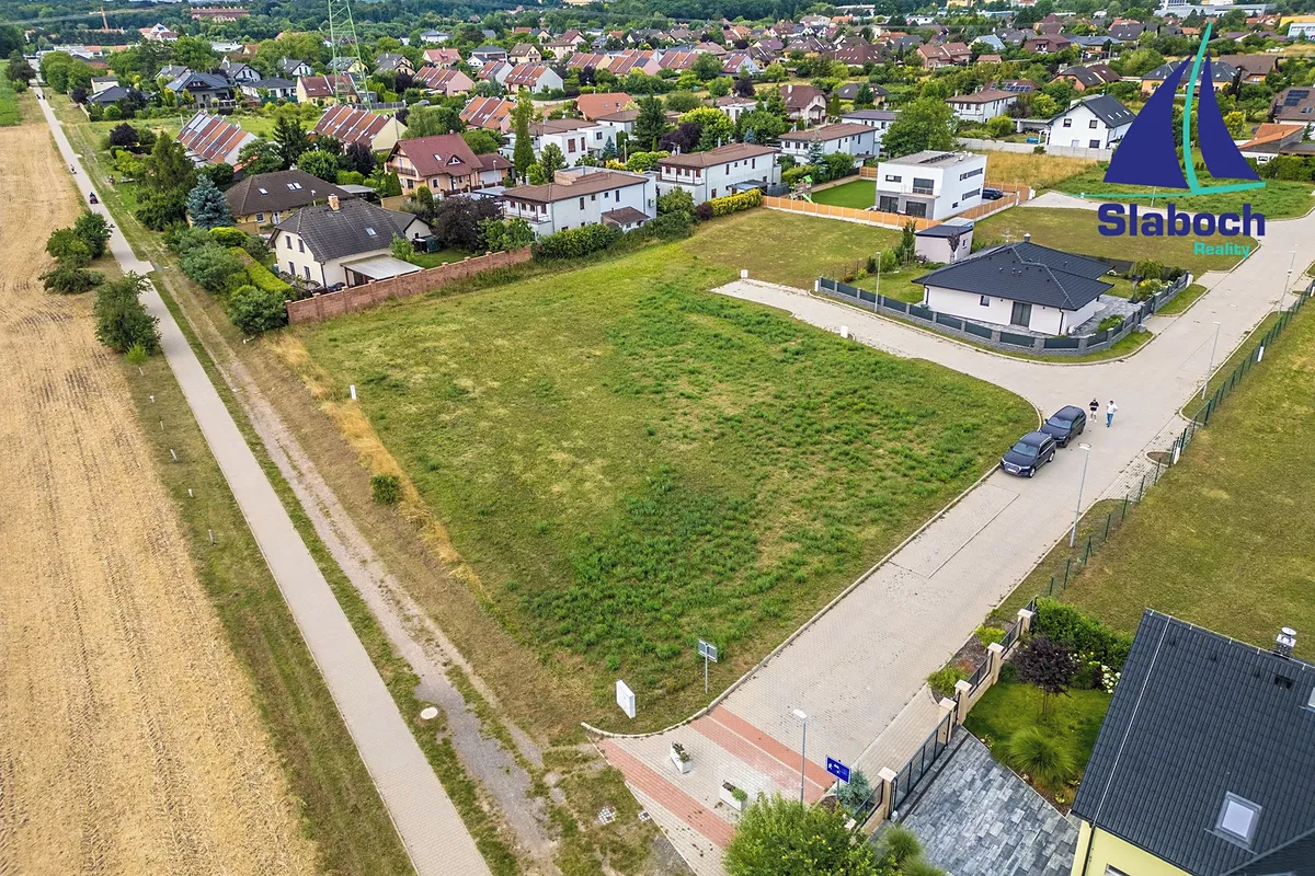 Prodej stavebního pozemku 825 m²