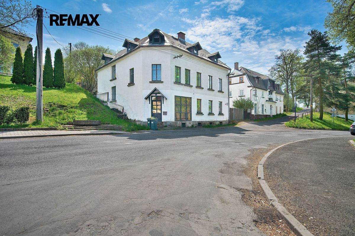 Prodej rodinného domu 320 m², pozemek 209 m²