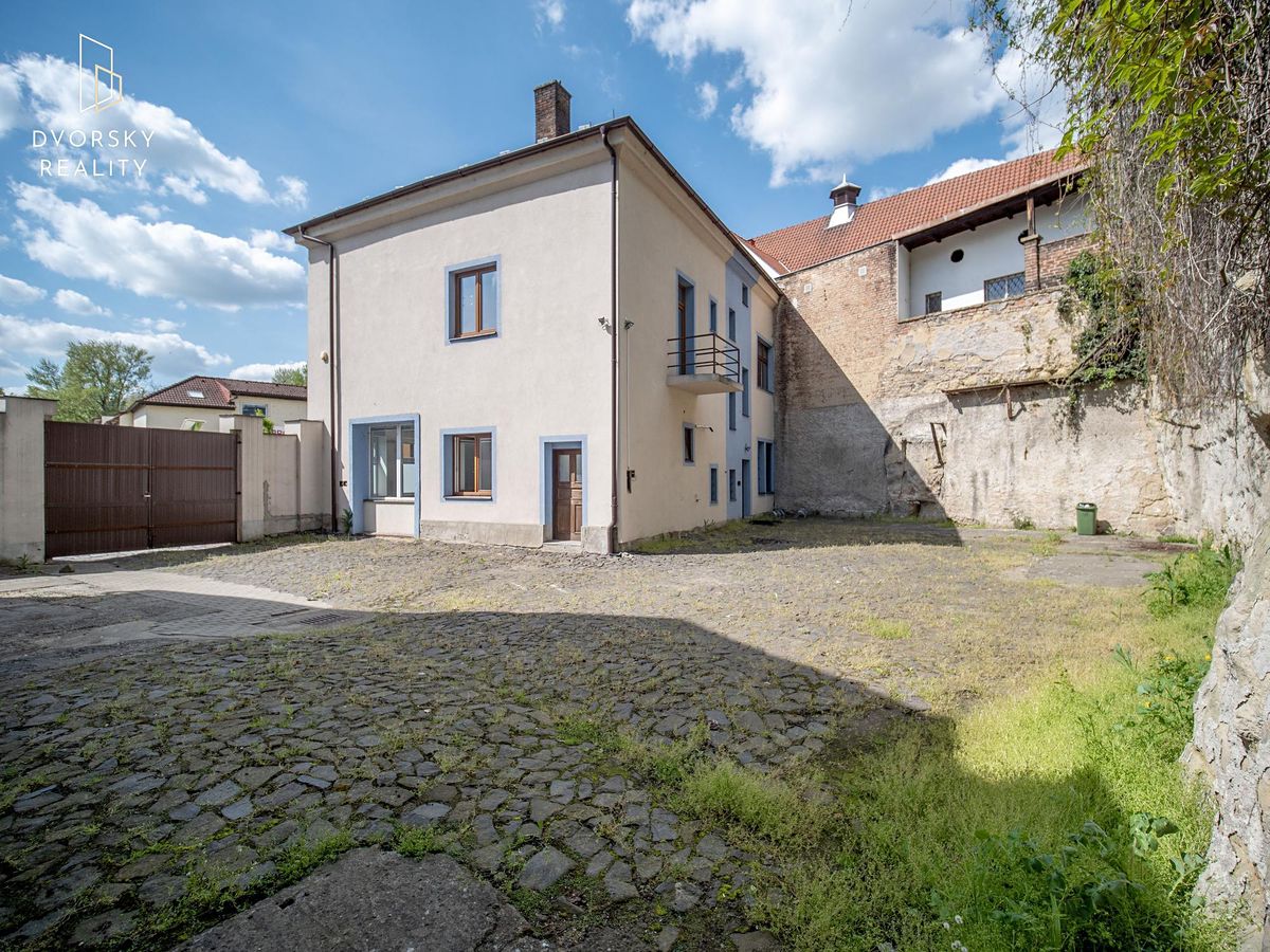 Prodej rodinného domu 305 m², pozemek 679 m² – fotografie 5