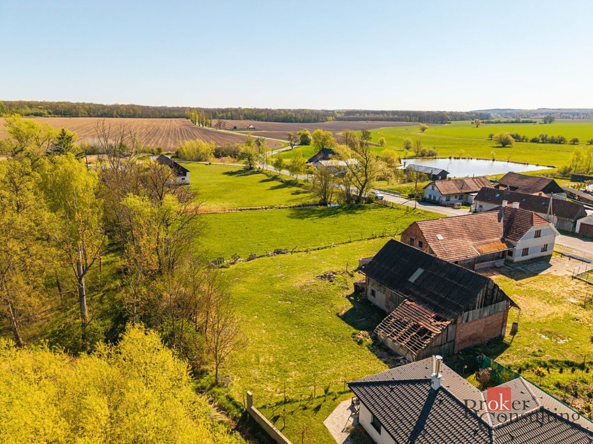 Prodej stavebního pozemku 1049 m² – fotografie 2