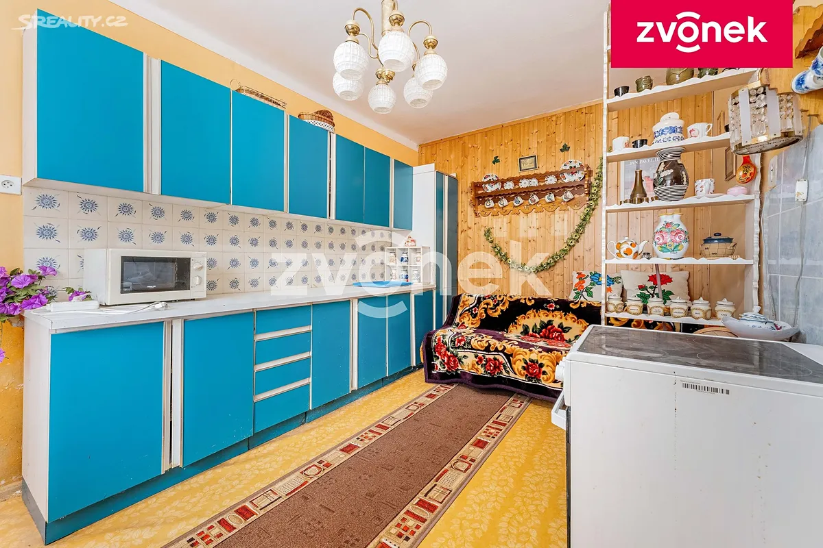 Prodej rodinného domu 220 m², pozemek 1093 m² – pohled 6