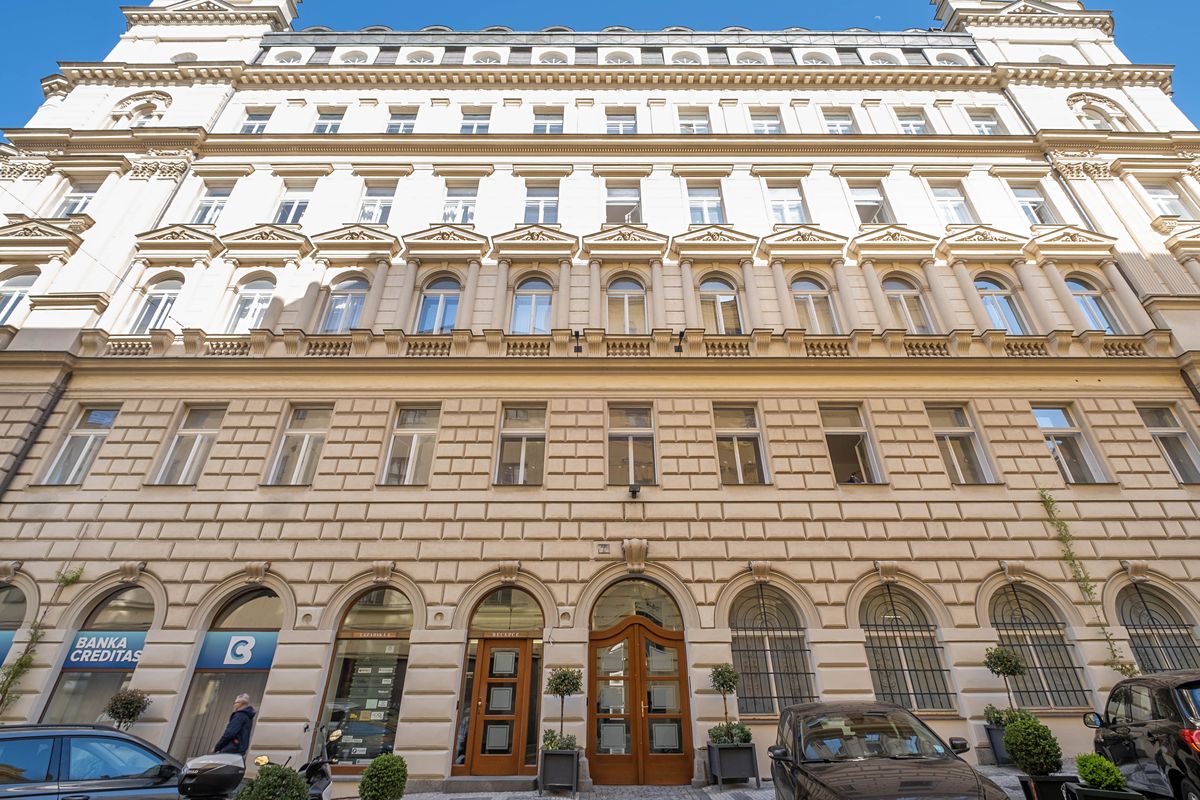 Pronájem kanceláře 110 m², Praha – fotka 1 z 3