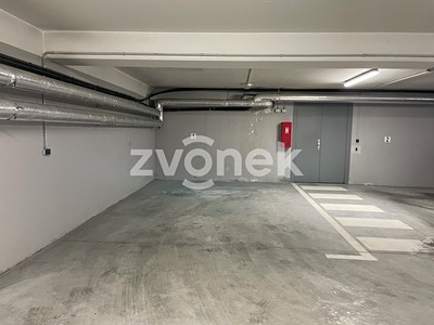 Pronájem garážového stání 18 m²