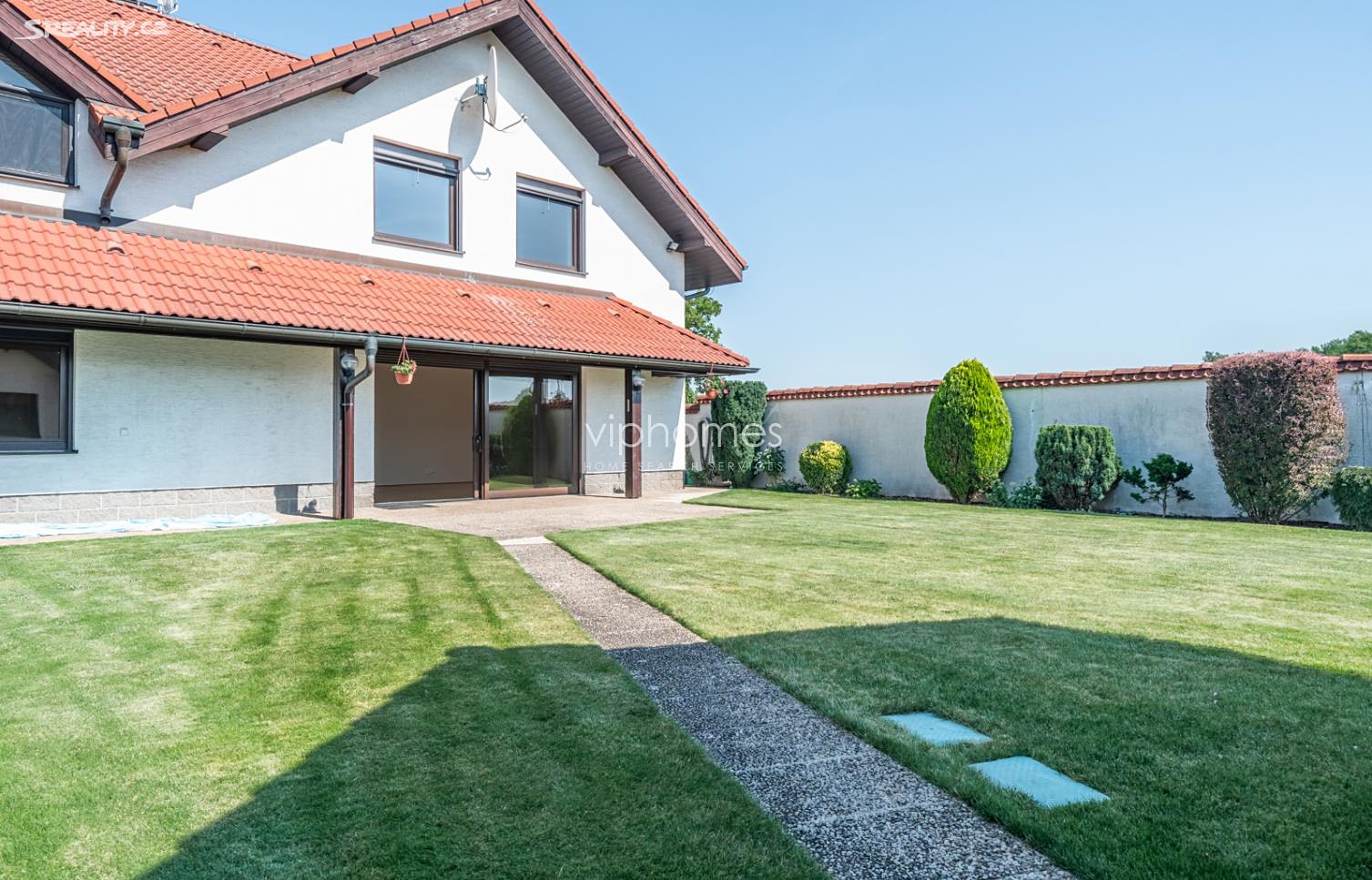 Pronájem  vily 280 m², pozemek 563 m², okres Praha-západ