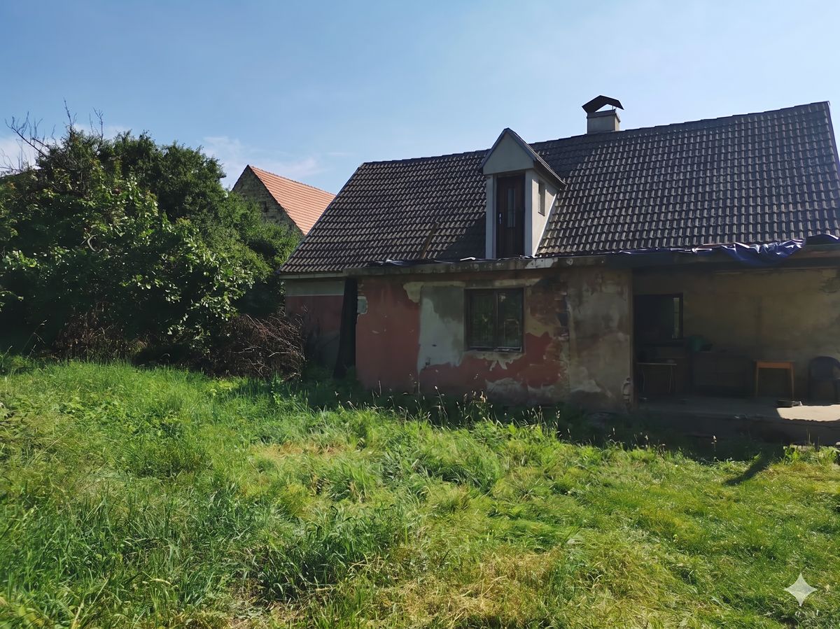 Prodej rodinného domu 180 m², pozemek 1214 m² – fotografie 2