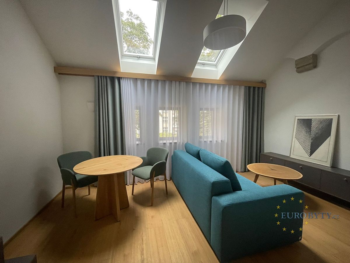 Pronájem bytu 1+kk 40 m² (Mezonet)