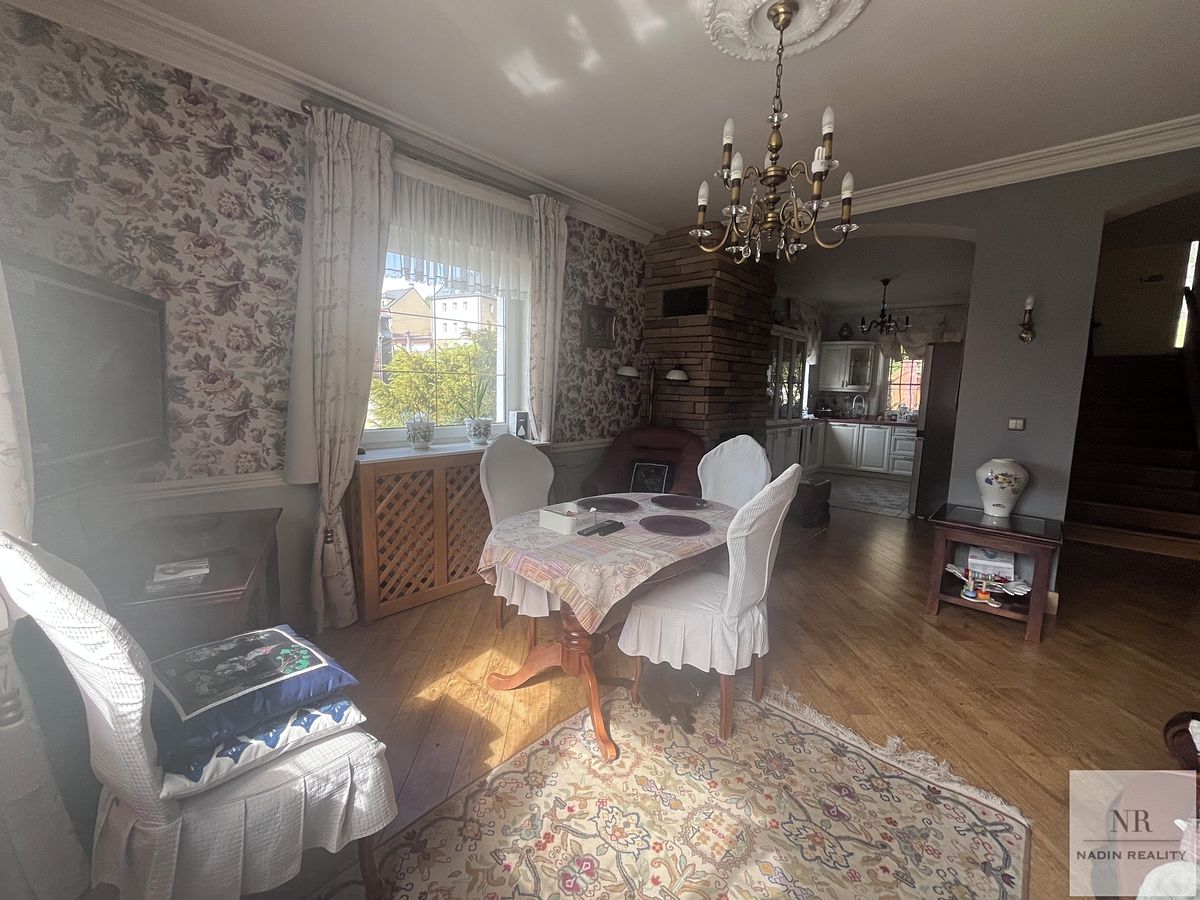 Prodej rodinného domu 420 m², pozemek 135 m² – fotografie 3