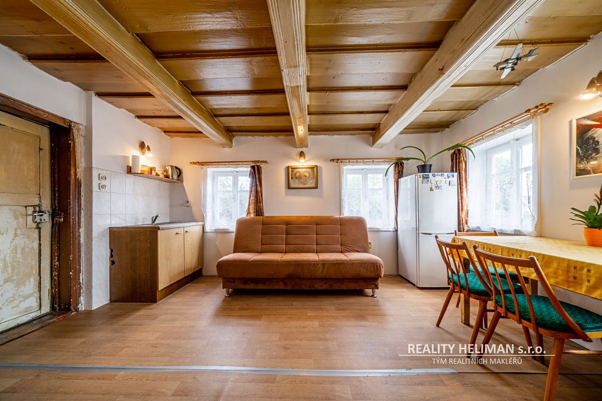 Prodej rodinného domu 177 m², pozemek 645 m² – fotografie 2