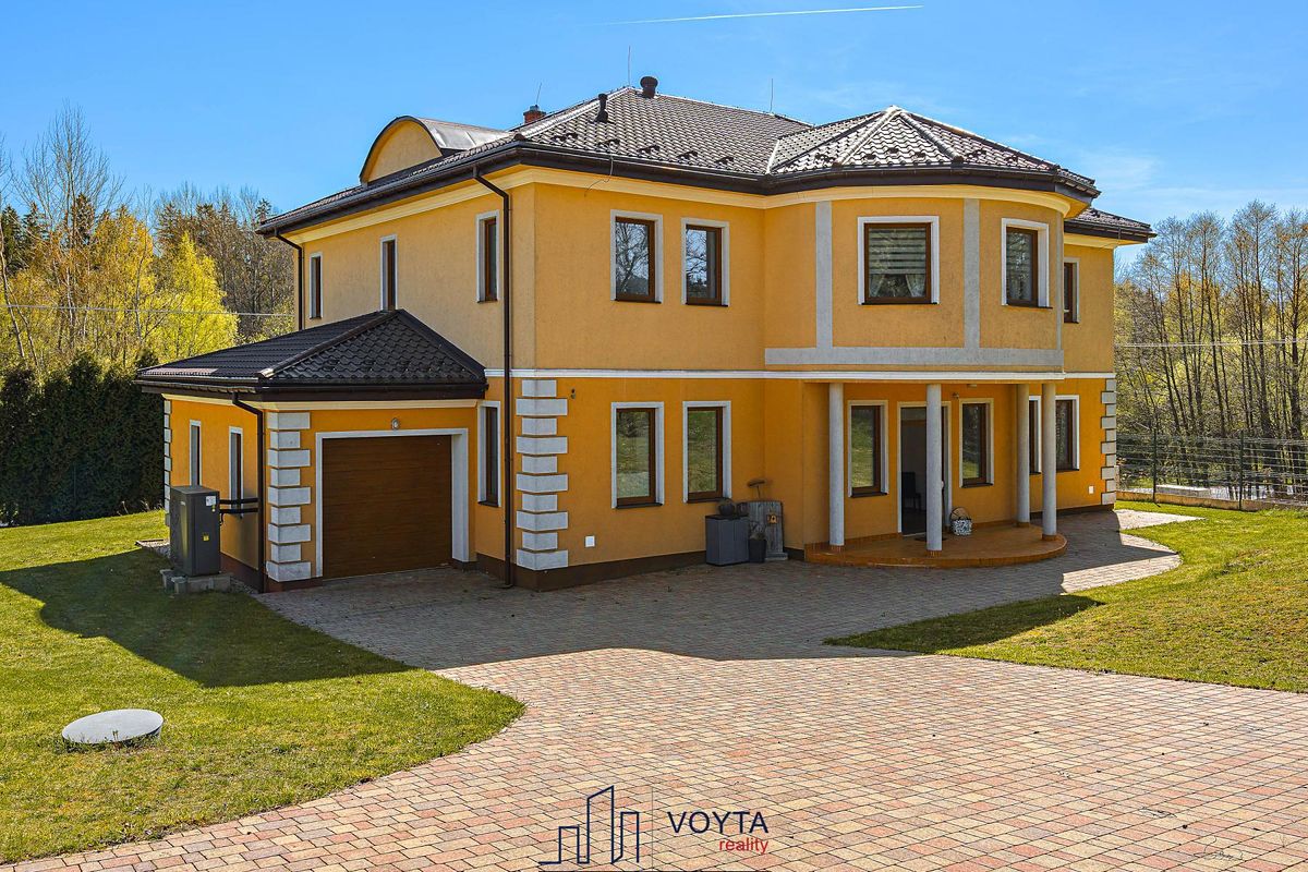 Prodej vily 347 m², pozemek 1370 m²