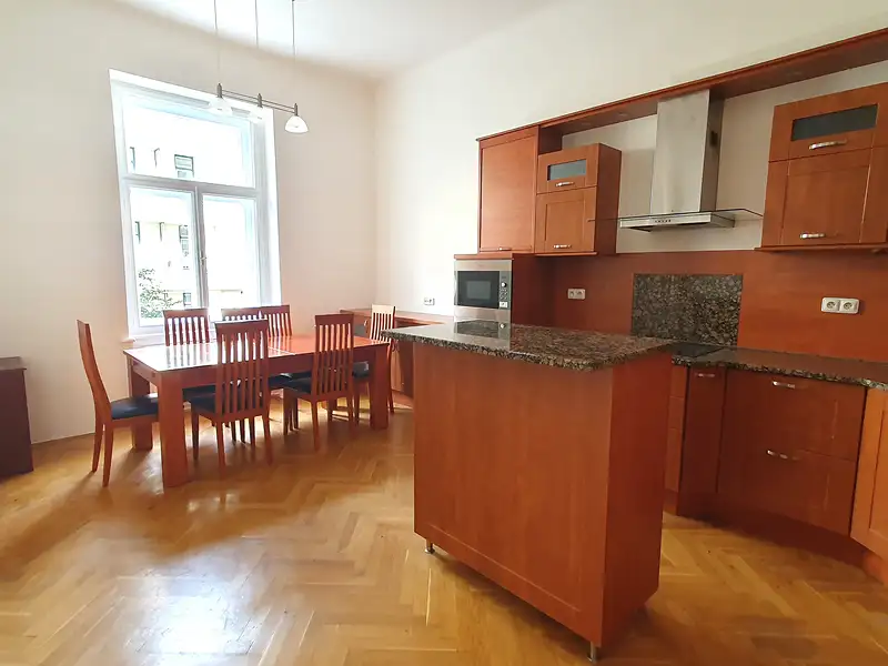 Pronájem bytu 3+1 112 m², Praha – náhled fotky 1
