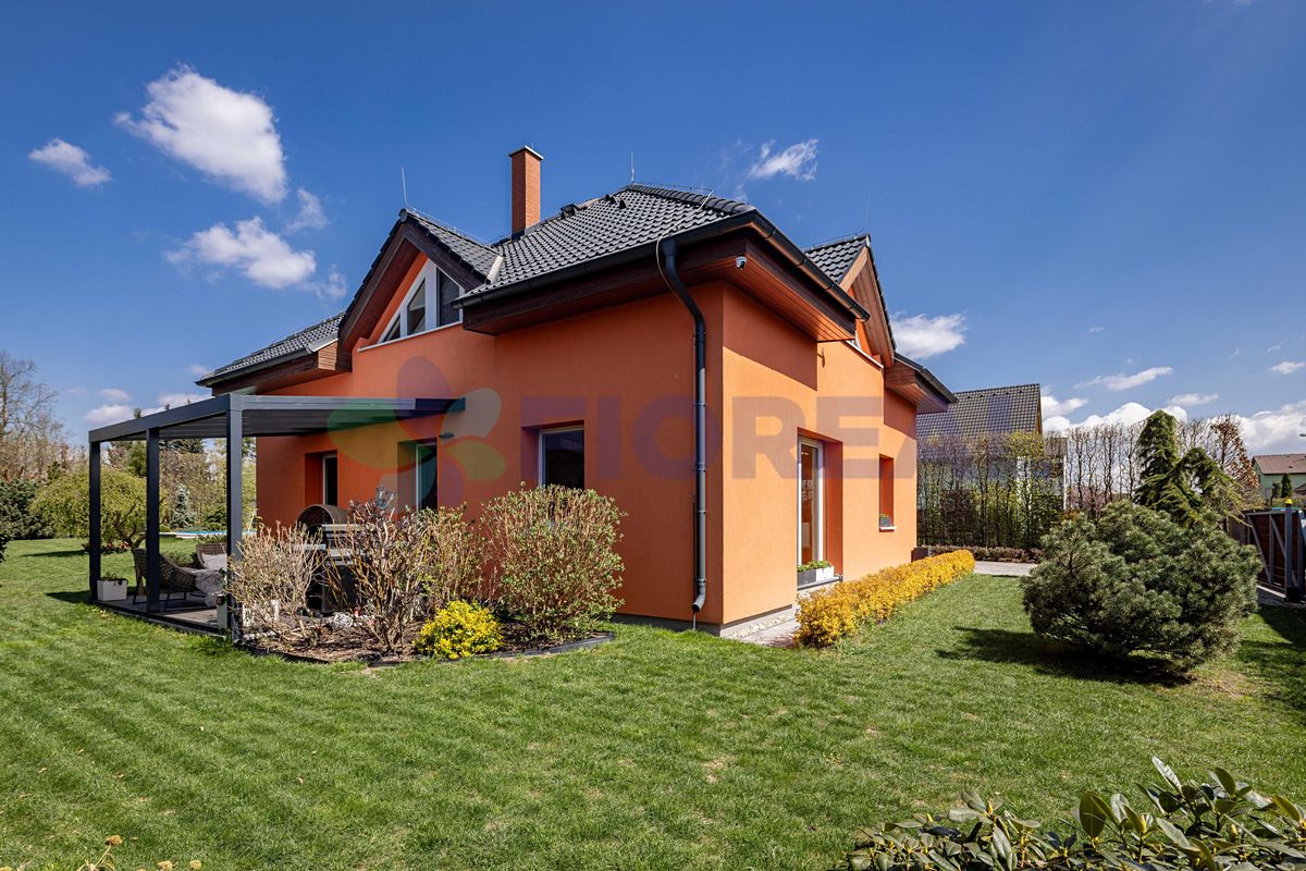 Prodej rodinného domu 202 m², pozemek 1000 m²