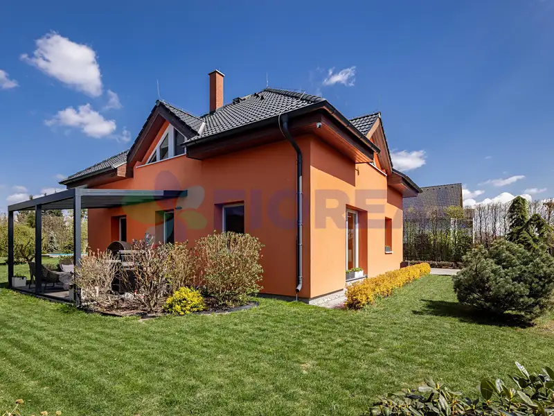 Prodej rodinného domu 202 m2, pozemek 1000 m2