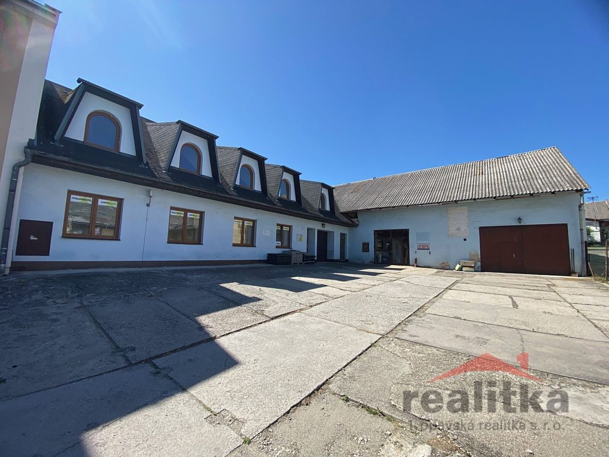 Prodej rodinného domu 525 m², pozemek 1376 m²