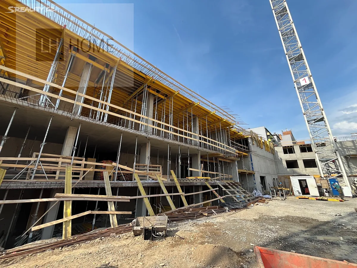 Prodej bytu 1+kk 46 m² – pohled 2