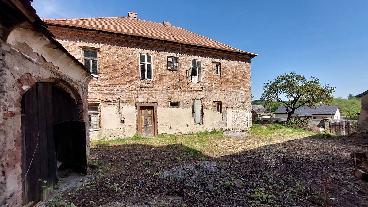 Prodej rodinného domu 264 m², pozemek 834 m² – fotografie 3
