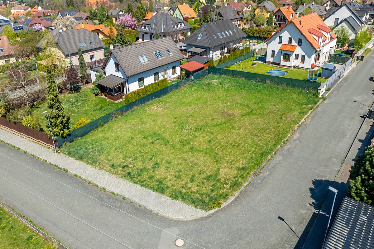 Prodej stavebního pozemku 784 m² – fotografie 3