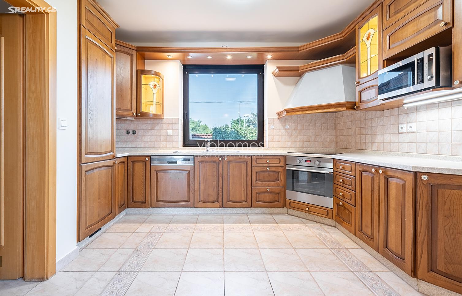 Pronájem  vily 280 m², pozemek 563 m² – pohled 6