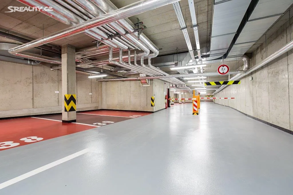 Pronájem kanceláře 1886 m² – další