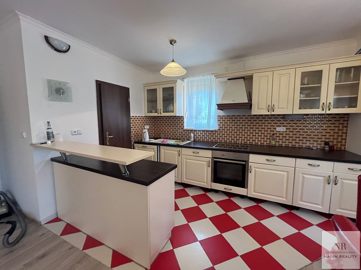 Prodej rodinného domu 144 m², pozemek 895 m² – fotografie 5