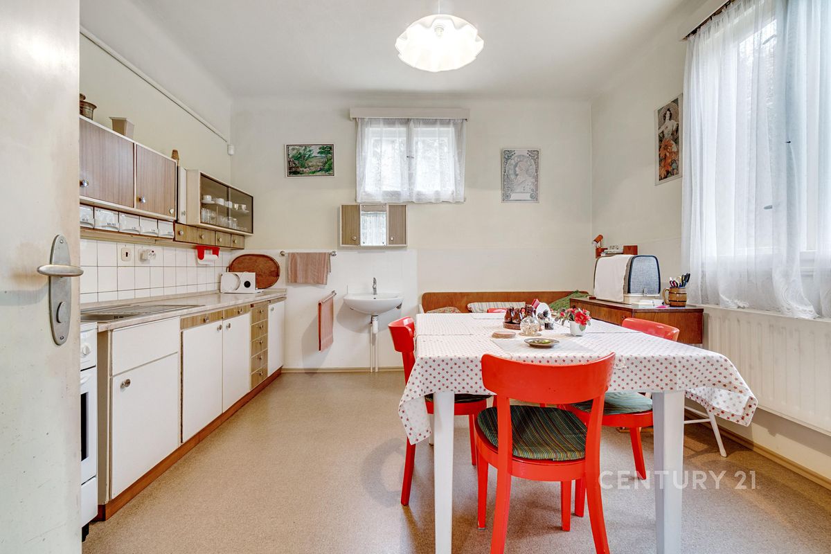 Prodej rodinného domu 182 m², pozemek 1250 m² – fotografie 4