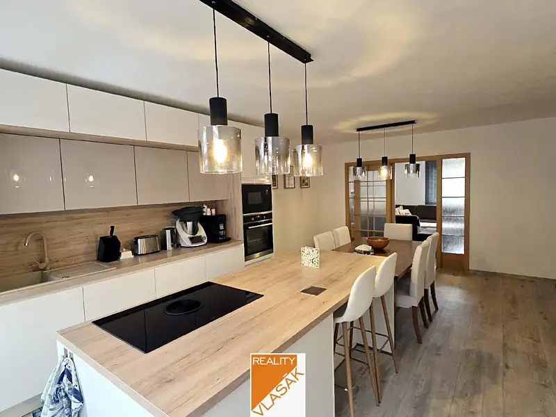 Prodej rodinného domu 200 m², pozemek 400 m², Radonice – náhled fotky 2