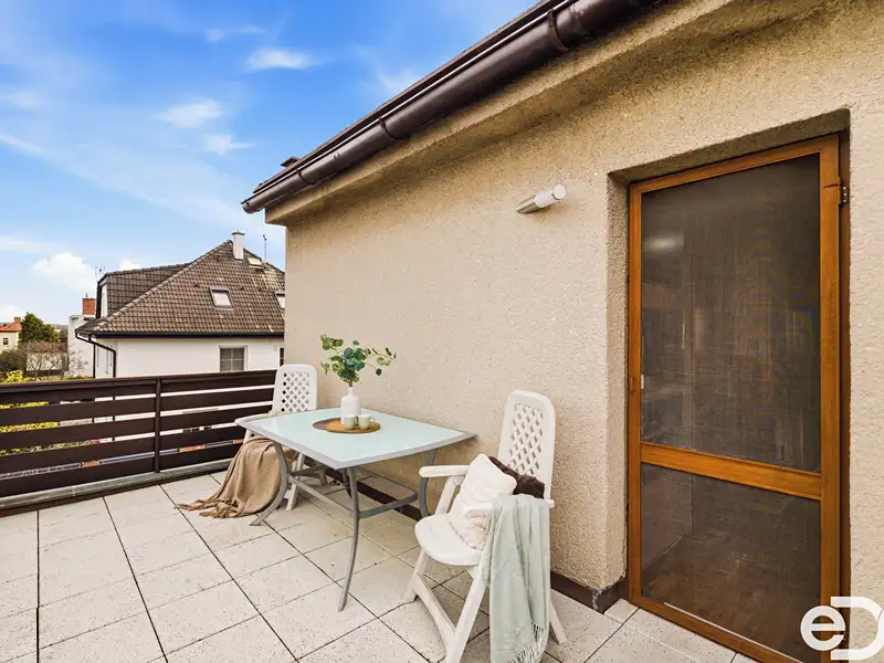 Prodej rodinného domu 267 m², pozemek 558 m², Praha – náhled fotky 3