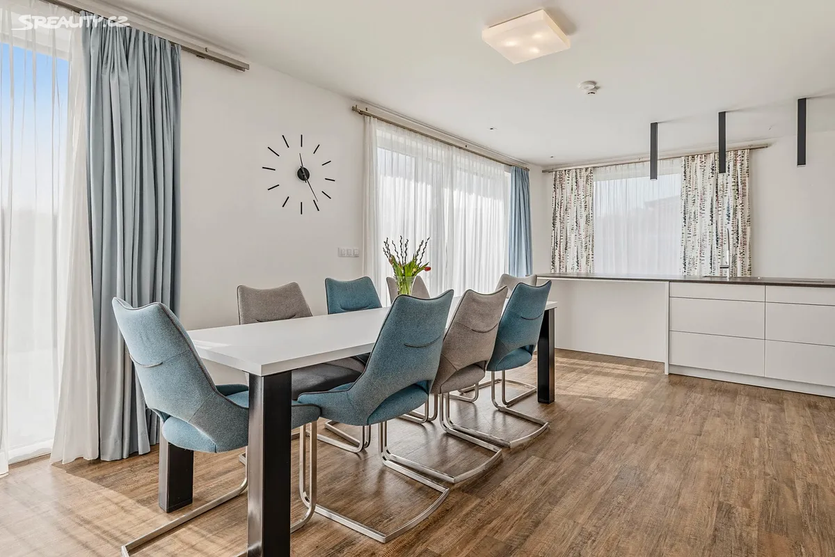 Prodej rodinného domu 242 m², pozemek 783 m² – pohled 3