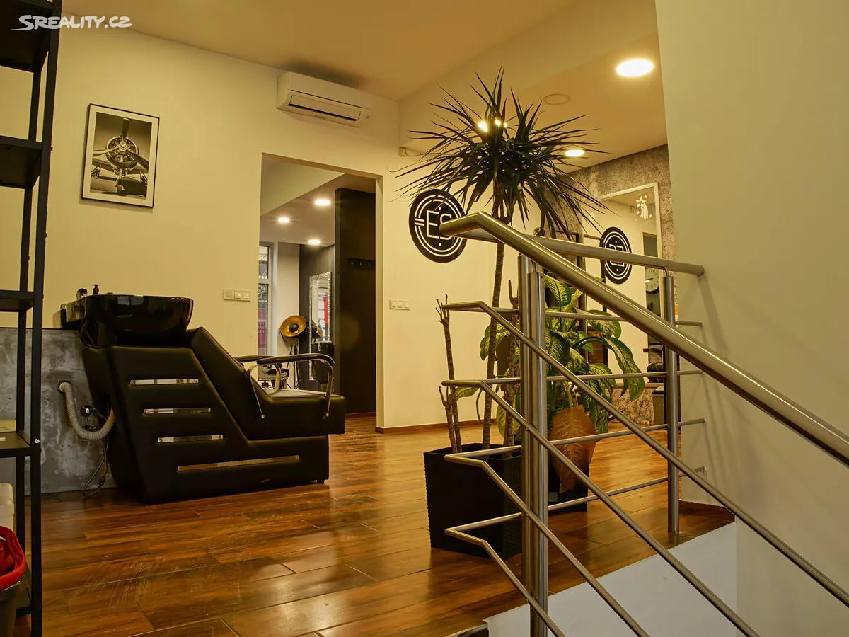 Pronájem obchodního prostoru 154 m² - Więcej