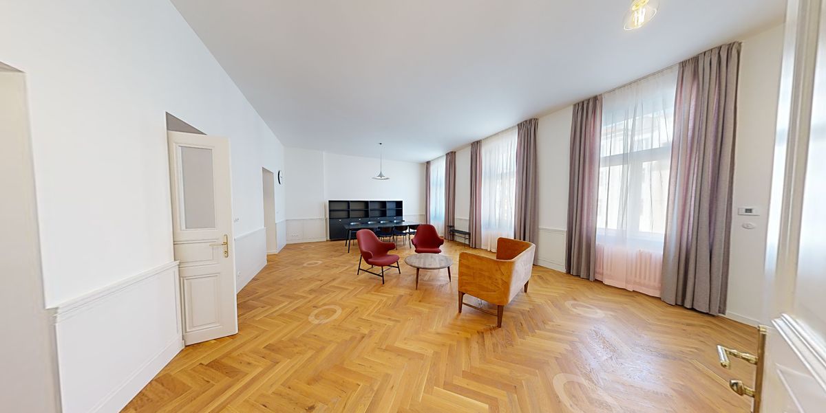 Pronájem bytu 4+1 154 m² – fotografie 3