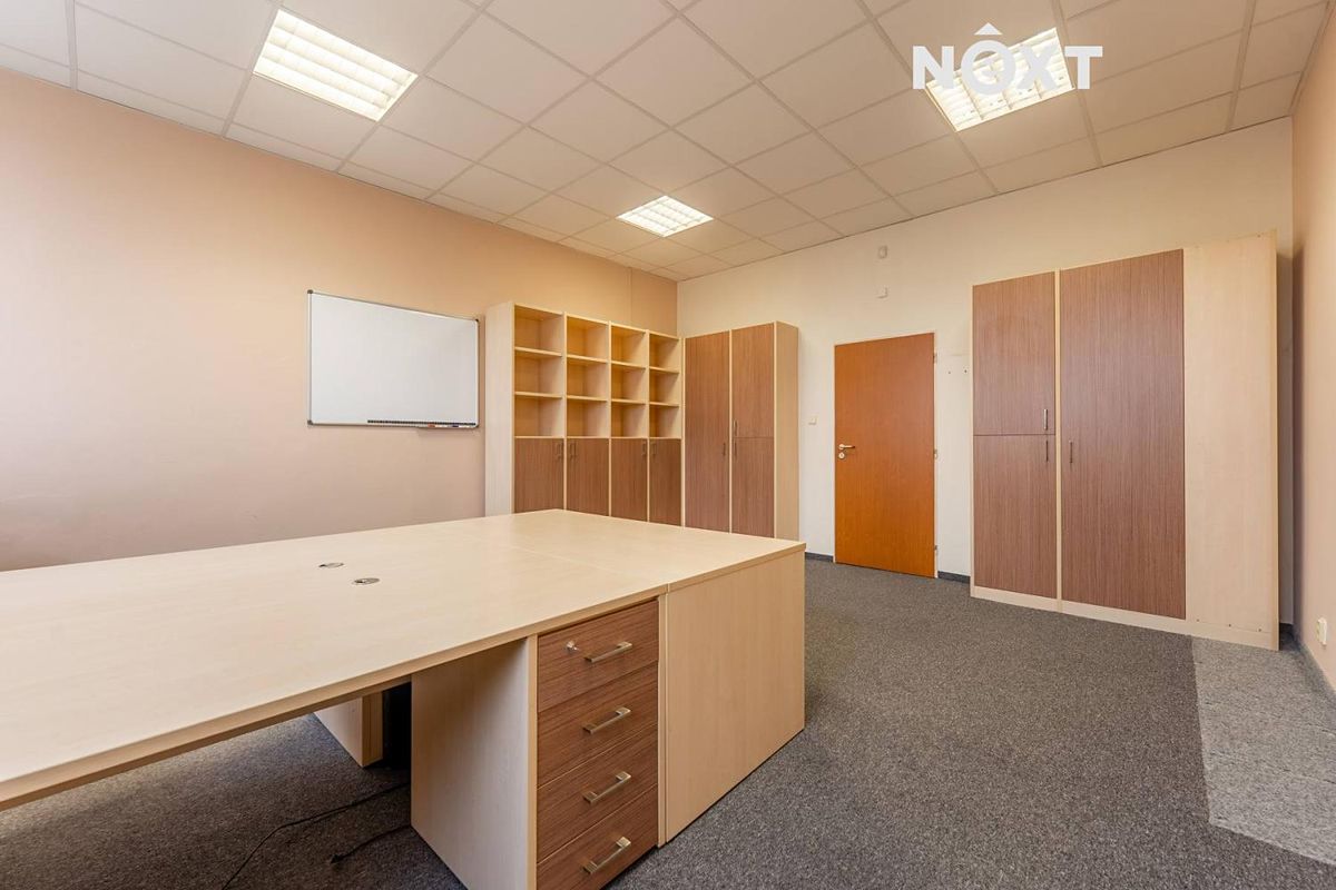 Pronájem kanceláře 251 m² – fotografie 2