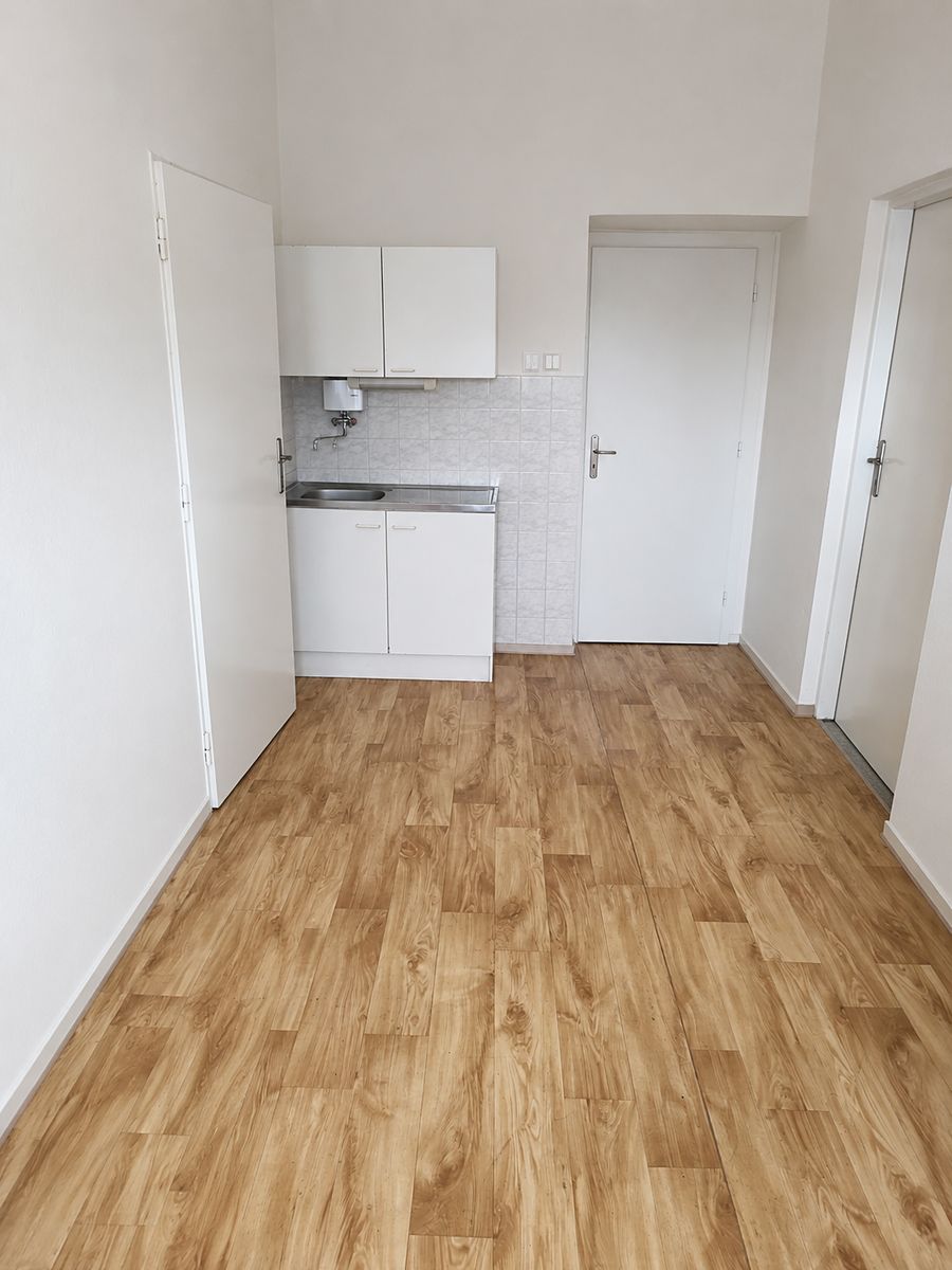 Pronájem kanceláře 22 m² – fotografie 2