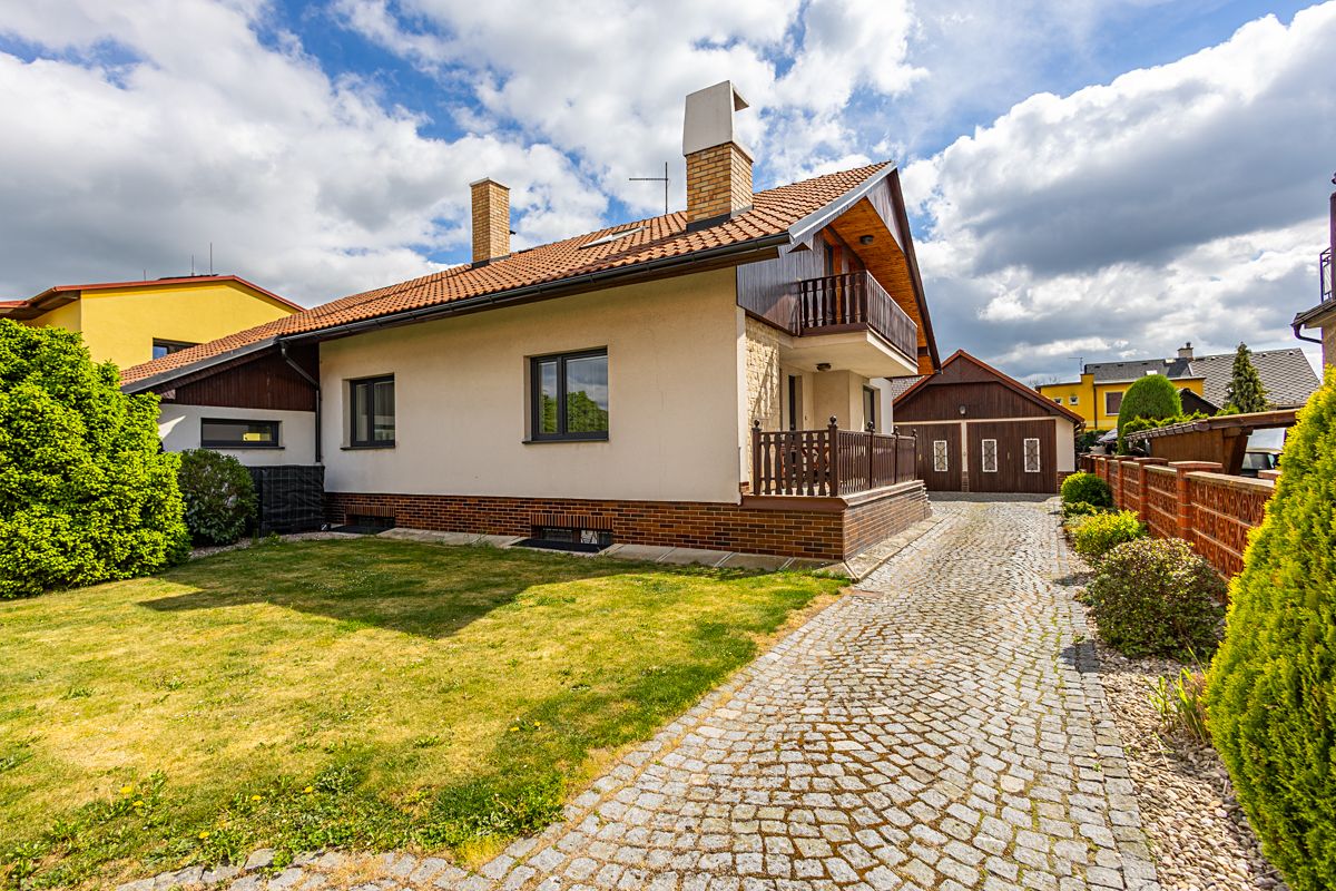 Prodej vícegeneračního domu 240 m², pozemek 722 m² – fotografie 3