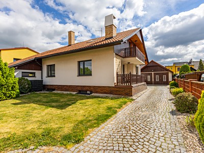 Prodej  vícegeneračního domu 240 m², pozemek 722 m² — photo 2