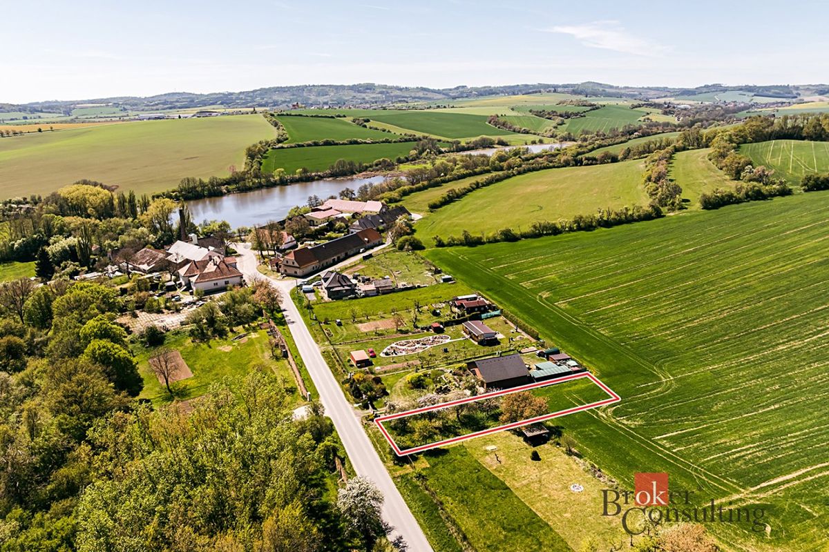 Prodej stavebního pozemku 996 m² – fotografie 2