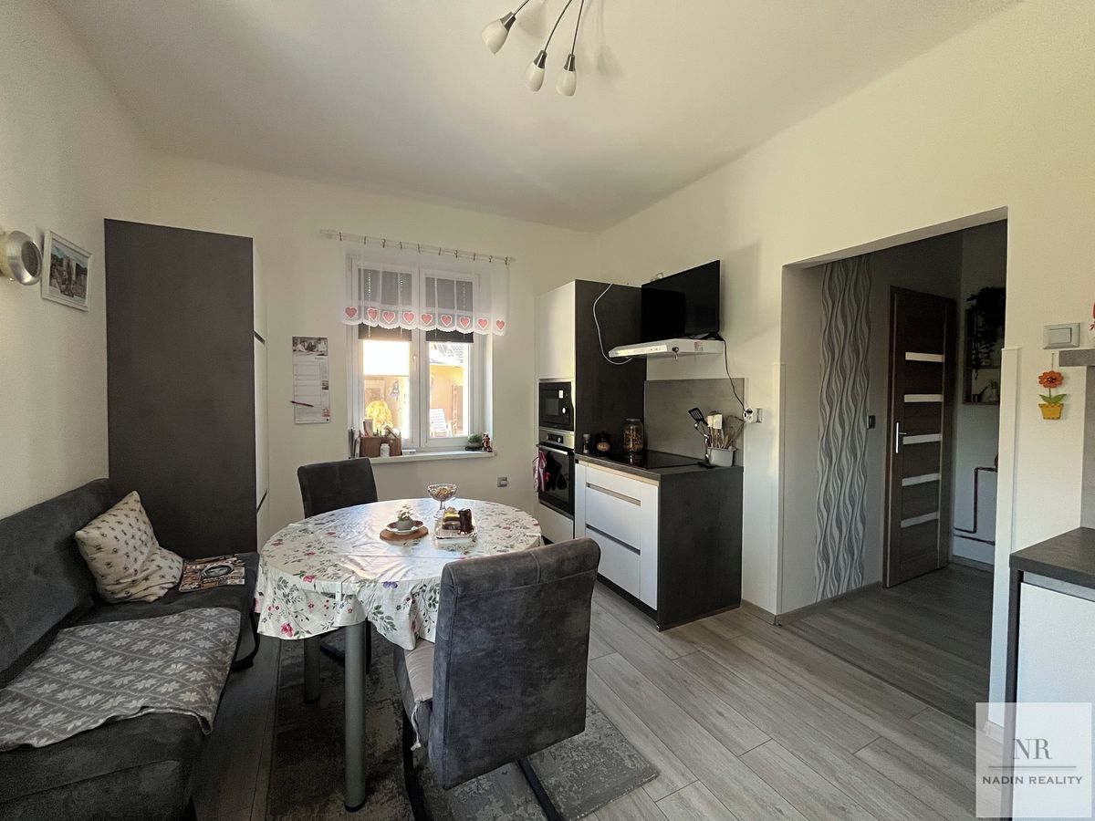 Prodej vícegeneračního domu 226 m², pozemek 560 m² – fotografie 5