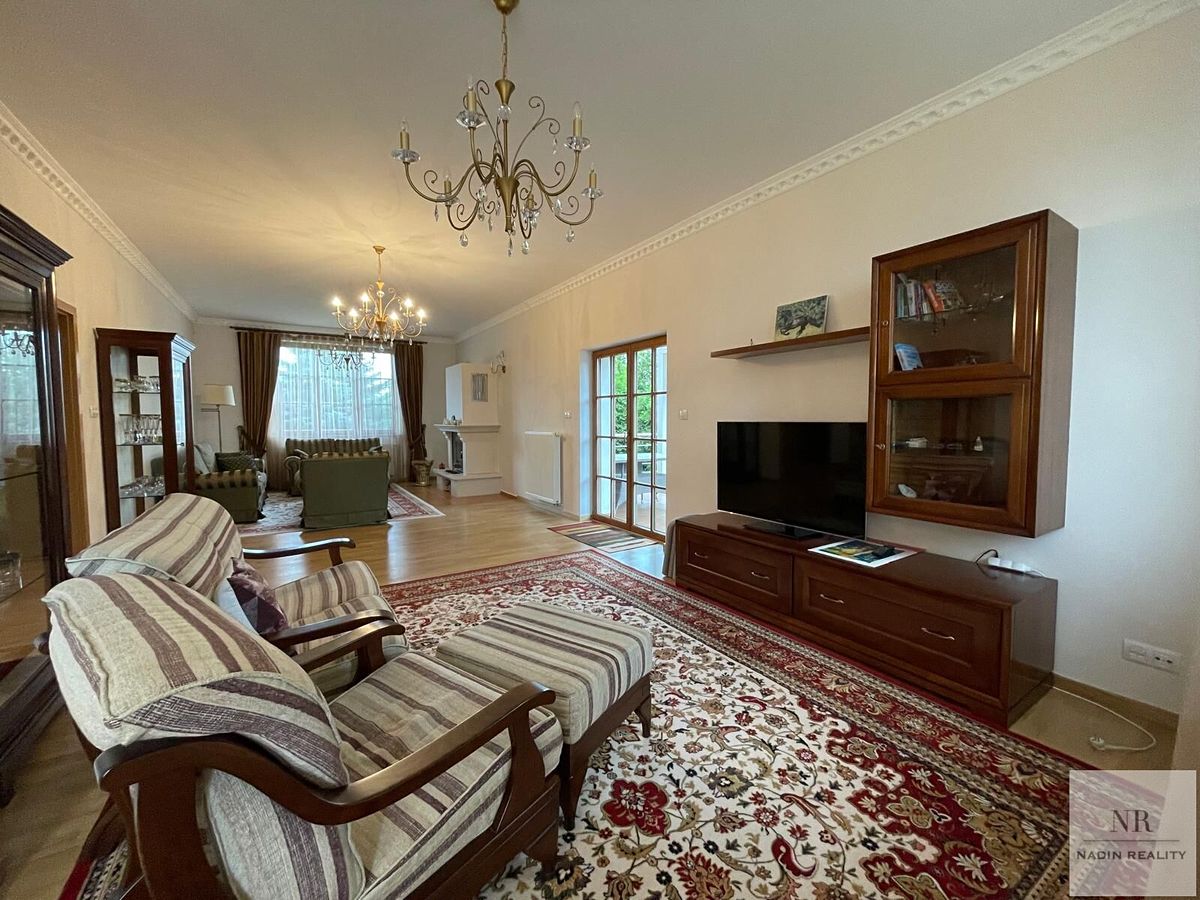 Prodej rodinného domu 372 m², pozemek 741 m² – fotografie 4