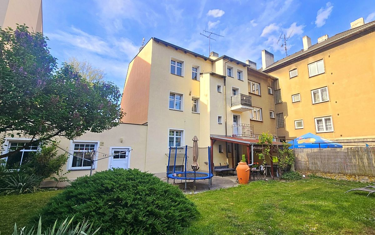 Prodej rodinného domu 400 m², pozemek 434 m² – fotografie 2