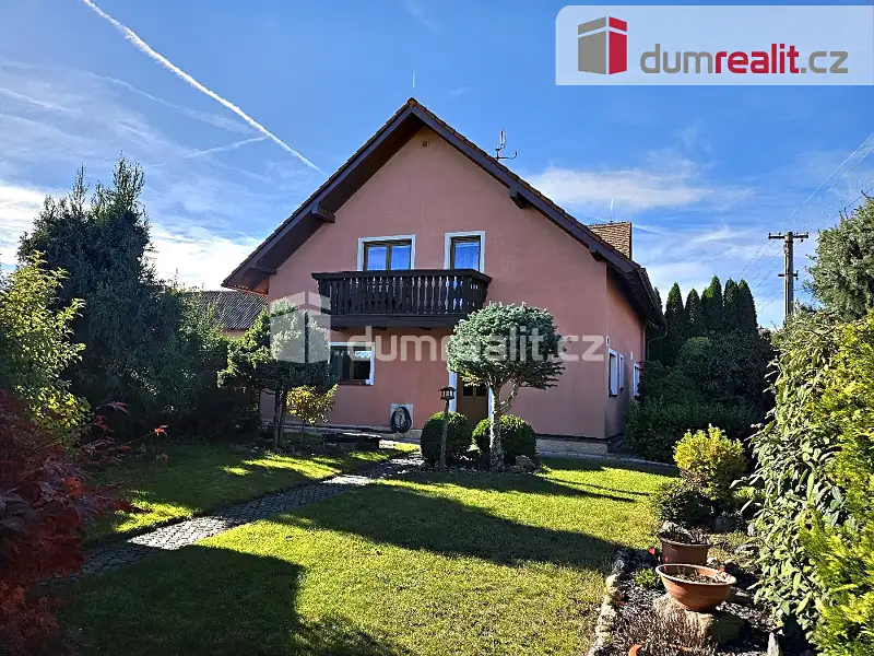Prodej rodinného domu 200 m², pozemek 585 m², Zruč-Senec – náhled fotky 1