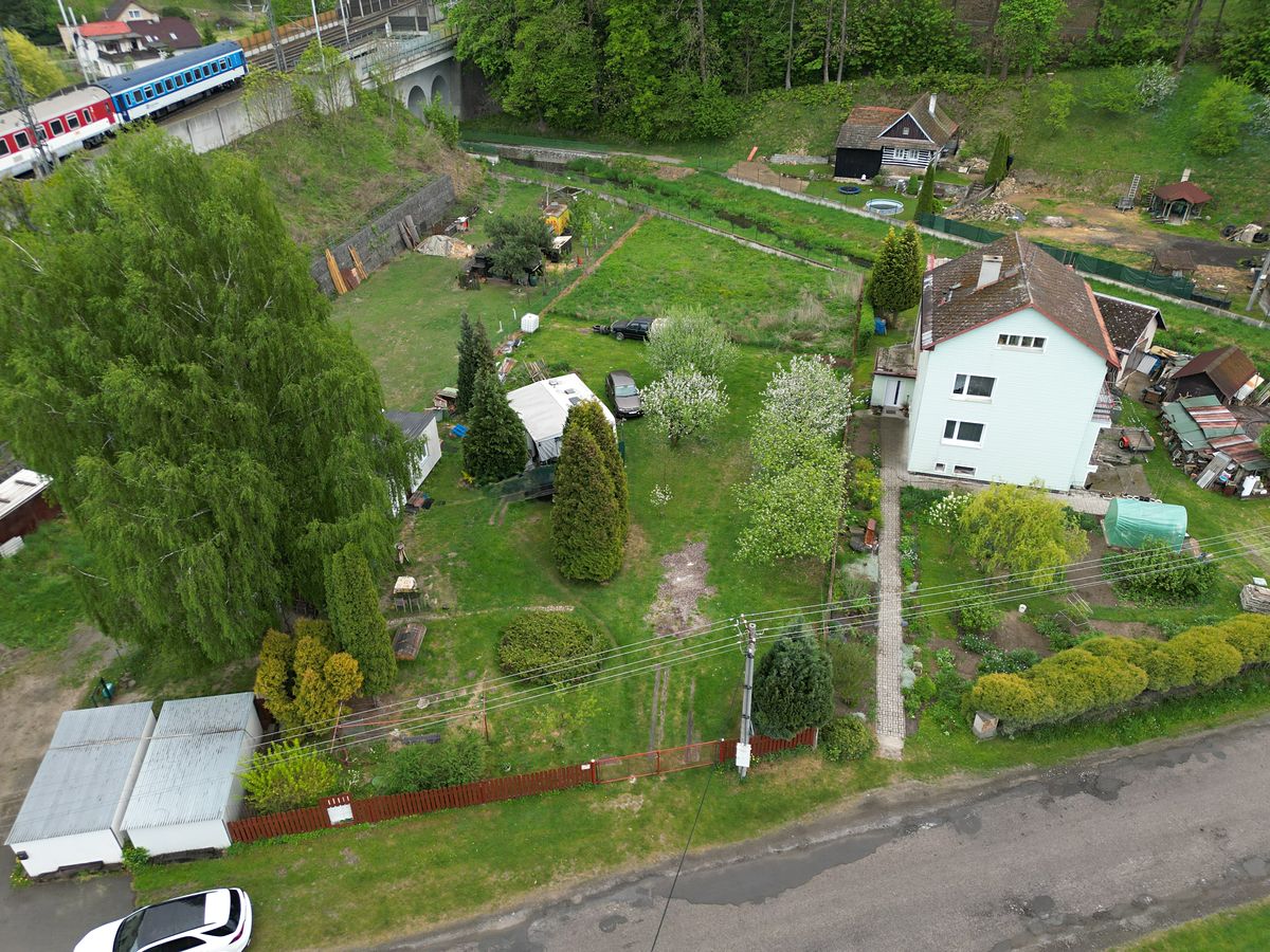Prodej stavebního pozemku 1256 m² – fotografie 2