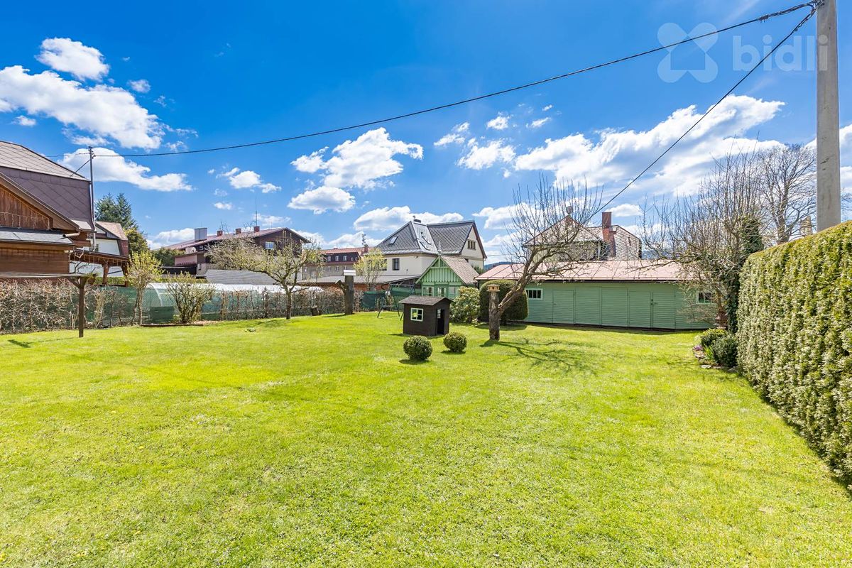 Prodej rodinného domu 300 m², pozemek 968 m² – fotografie 3