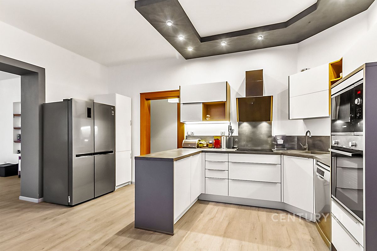 Prodej rodinného domu 410 m², pozemek 967 m²