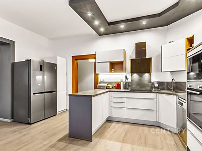 Prodej rodinného domu 410 m², pozemek 967 m²