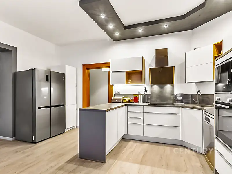 Prodej rodinného domu 410 m², pozemek 967 m², Kladno – náhled fotky 1