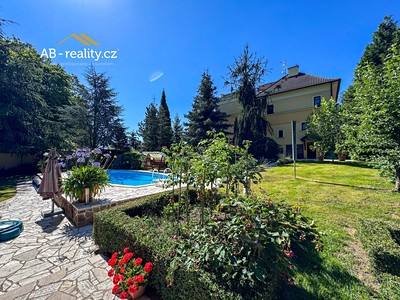 Prodej  rodinného domu 254 m², pozemek 1 019 m²